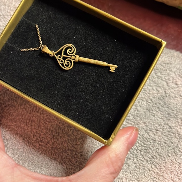 NEW Taylor Swift Fearless Vault Key Necklace - Picture 4 of 4